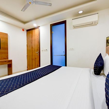 Hotel Grand Qubic Near Delhi Airport New Delhi Exteriör bild