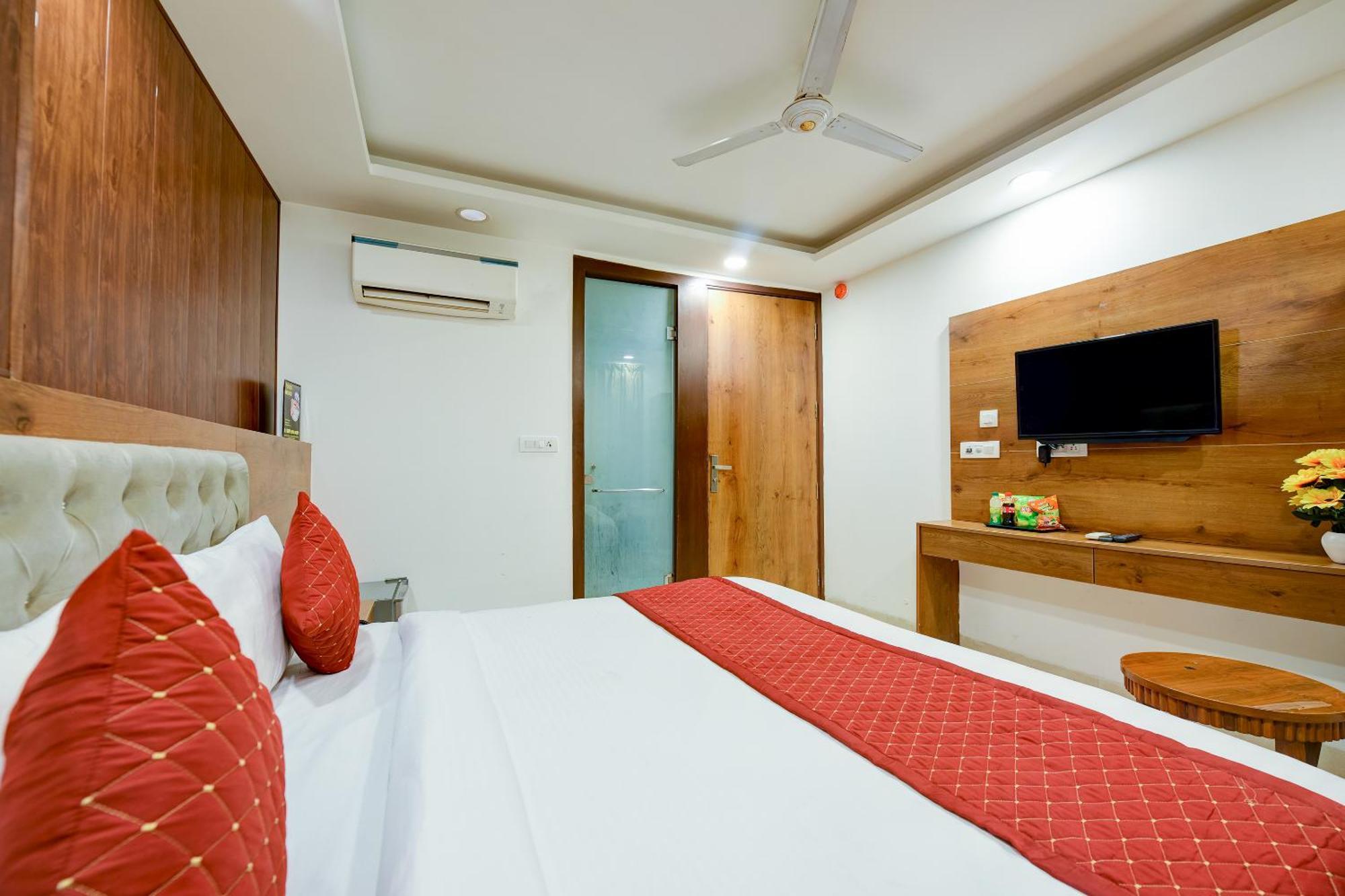 Hotel Grand Qubic Near Delhi Airport New Delhi Exteriör bild