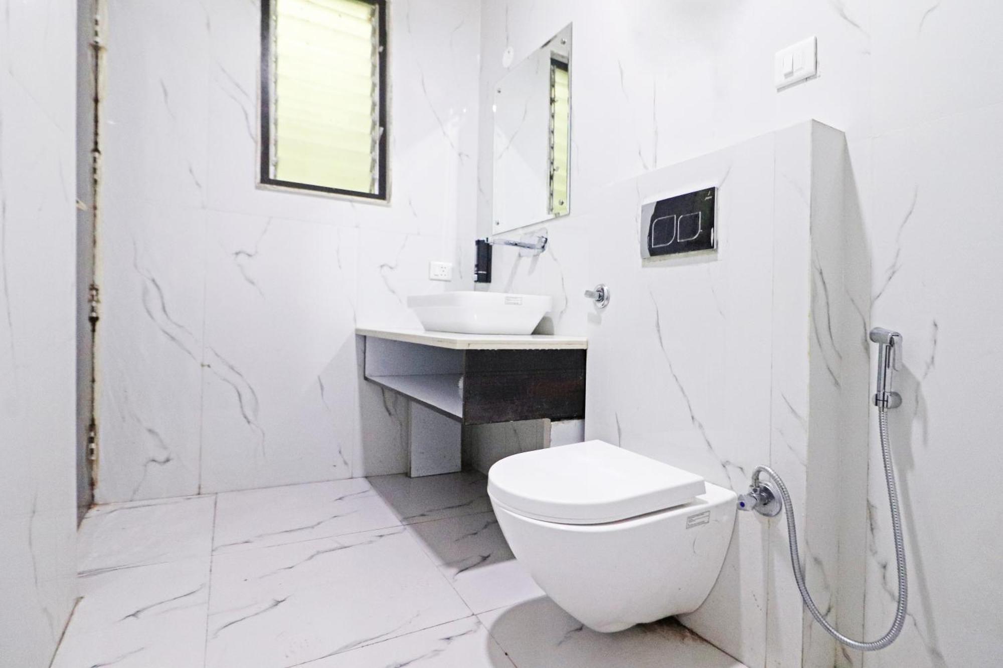 Hotel Grand Qubic Near Delhi Airport New Delhi Exteriör bild