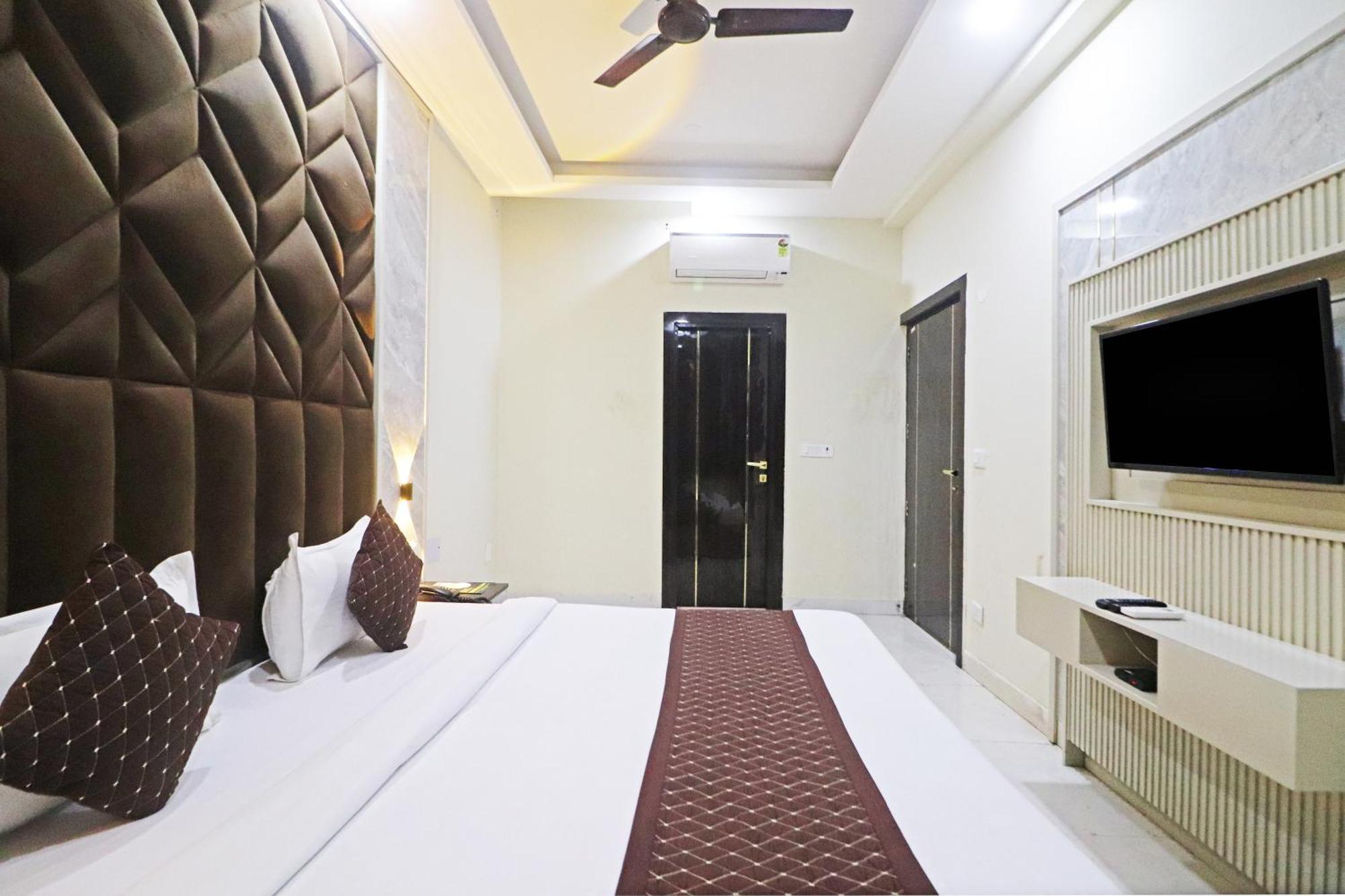 Hotel Grand Qubic Near Delhi Airport New Delhi Exteriör bild