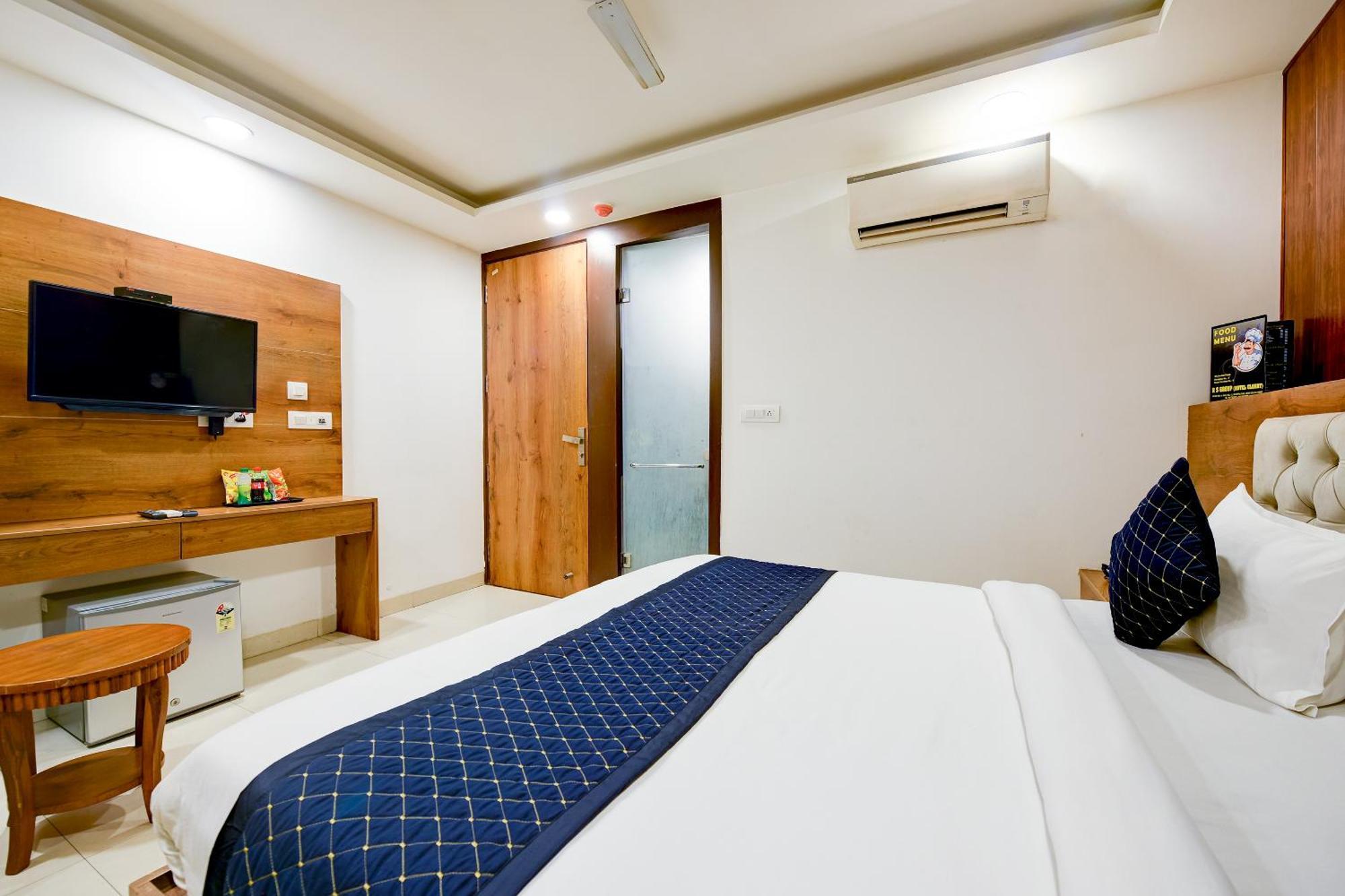 Hotel Grand Qubic Near Delhi Airport New Delhi Exteriör bild