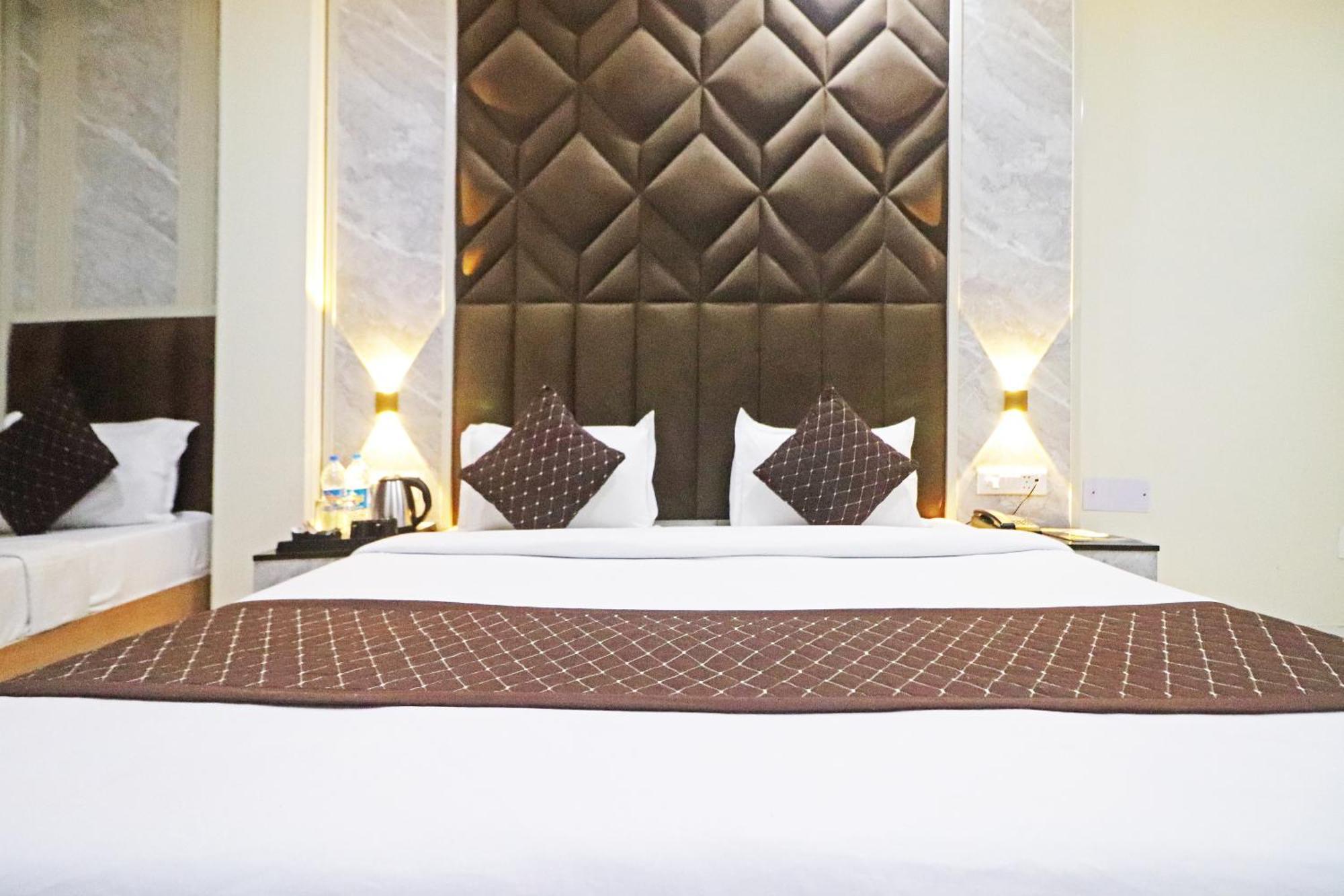 Hotel Grand Qubic Near Delhi Airport New Delhi Exteriör bild