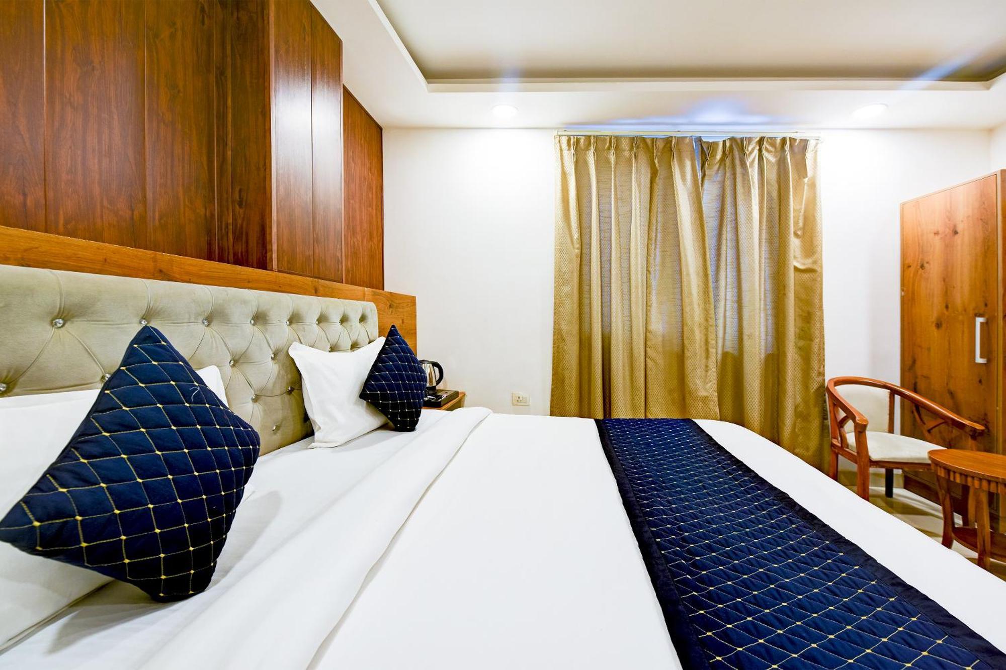 Hotel Grand Qubic Near Delhi Airport New Delhi Exteriör bild