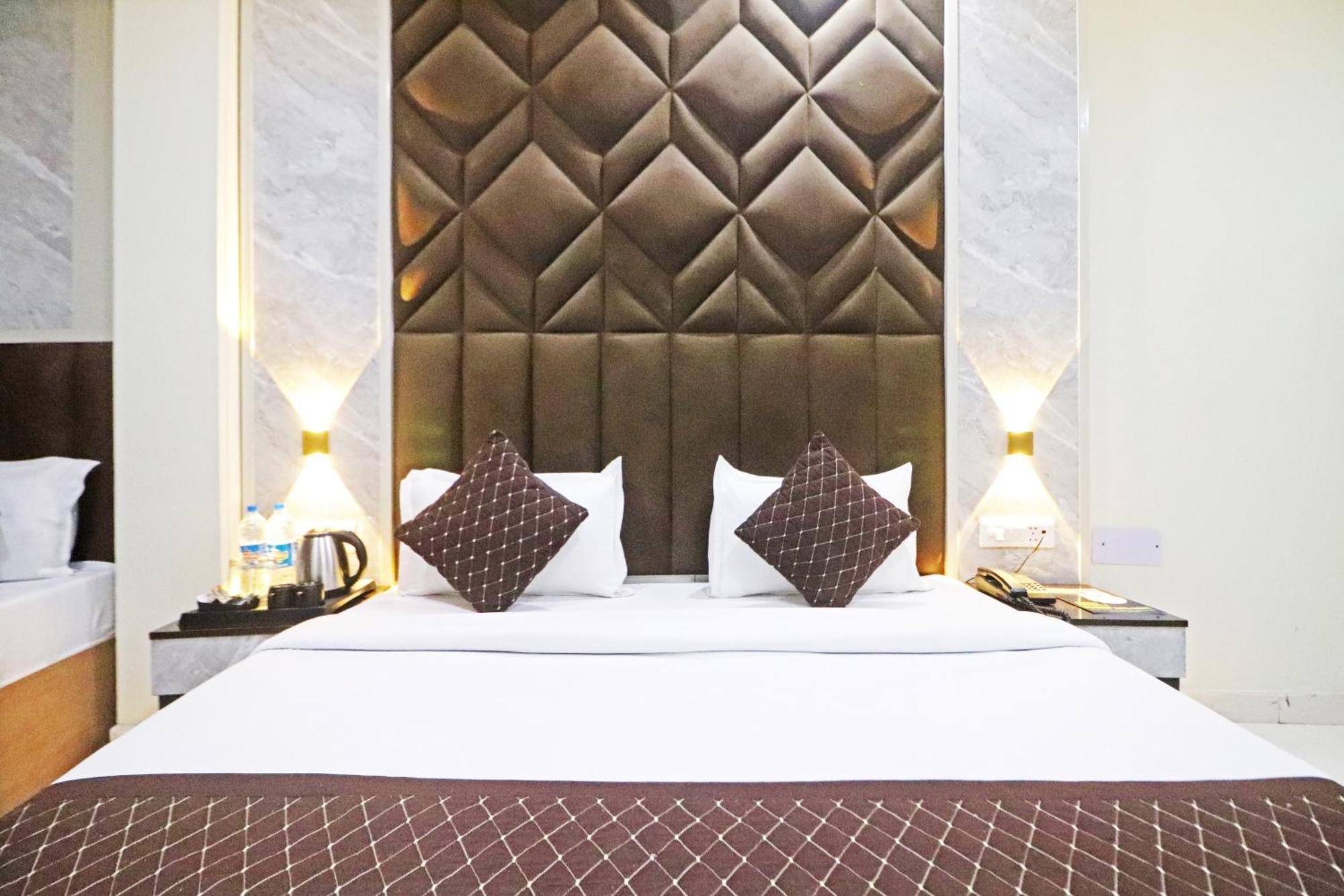 Hotel Grand Qubic Near Delhi Airport New Delhi Exteriör bild